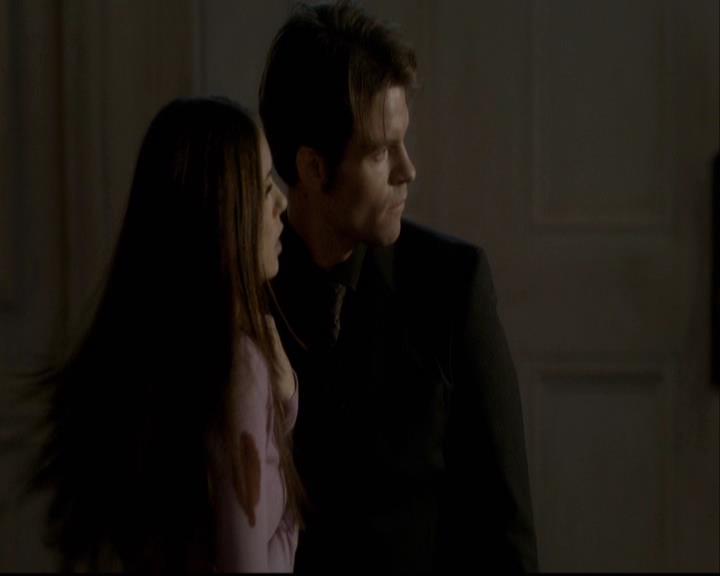 VampireDiariesWorld-dot-org_2x08Rose1637.jpg