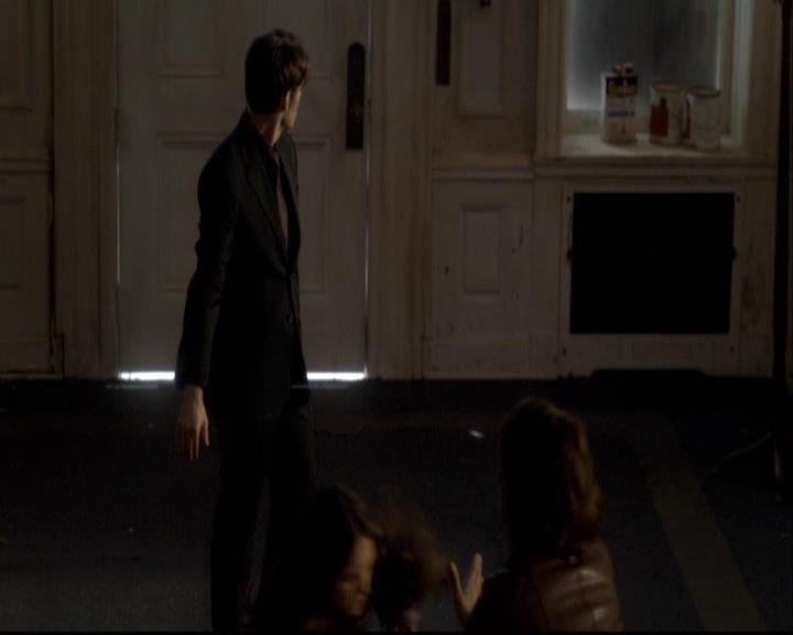 VampireDiariesWorld-dot-org_2x08Rose1639.jpg