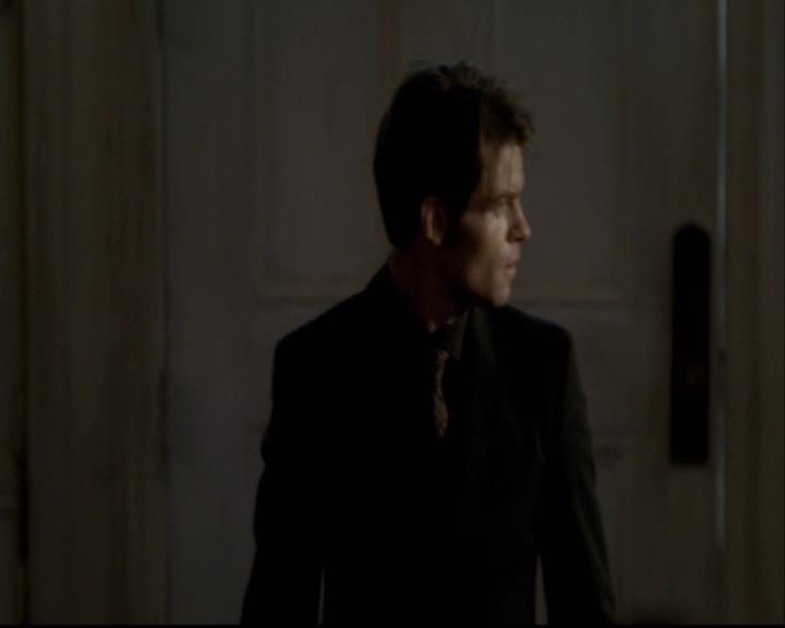 VampireDiariesWorld-dot-org_2x08Rose1647.jpg