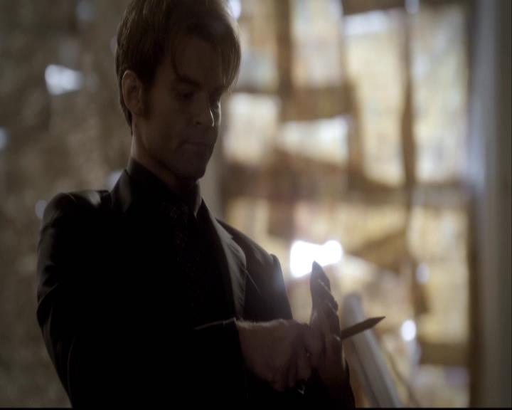 VampireDiariesWorld-dot-org_2x08Rose1660.jpg