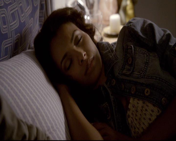 VampireDiariesWorld-dot-org_2x08Rose1789.jpg