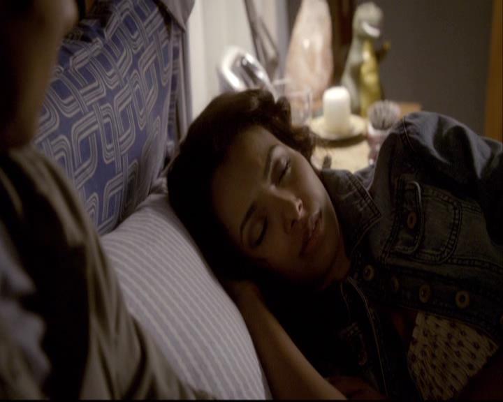 VampireDiariesWorld-dot-org_2x08Rose1792.jpg