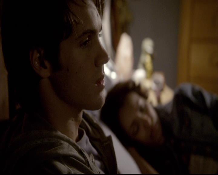 VampireDiariesWorld-dot-org_2x08Rose1798.jpg