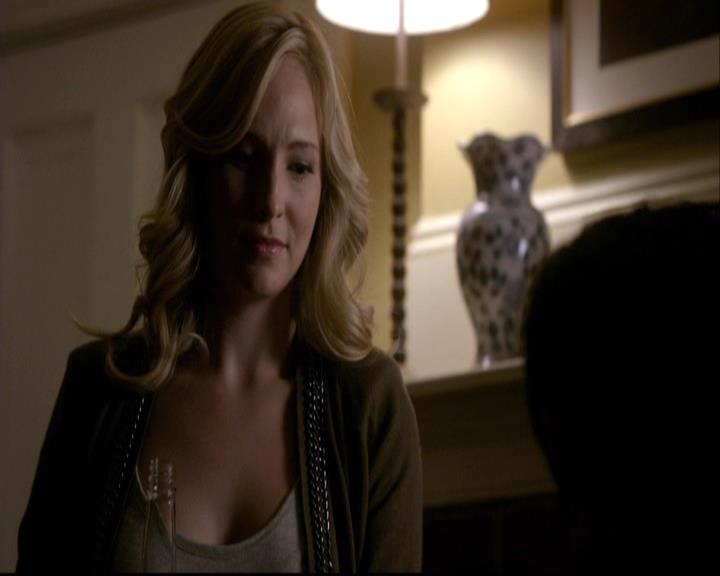 VampireDiariesWorld-dot-org_2x08Rose1935.jpg