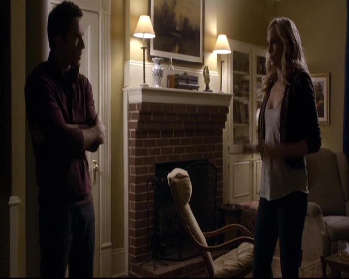 VampireDiariesWorld-dot-org_2x08Rose1987.jpg