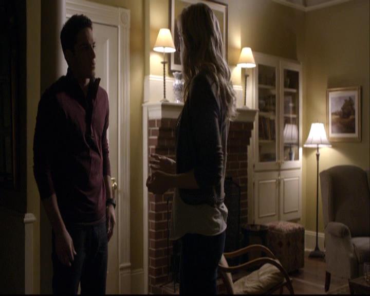 VampireDiariesWorld-dot-org_2x08Rose1990.jpg