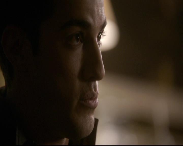 VampireDiariesWorld-dot-org_2x08Rose2030.jpg
