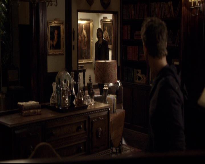 VampireDiariesWorld-dot-org_2x08Rose2070.jpg