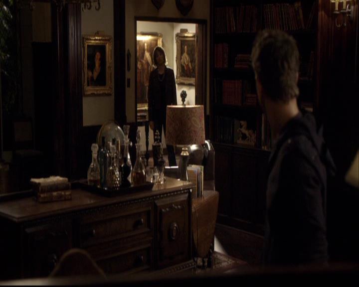 VampireDiariesWorld-dot-org_2x08Rose2071.jpg