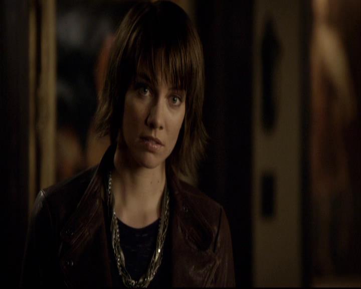 VampireDiariesWorld-dot-org_2x08Rose2103.jpg