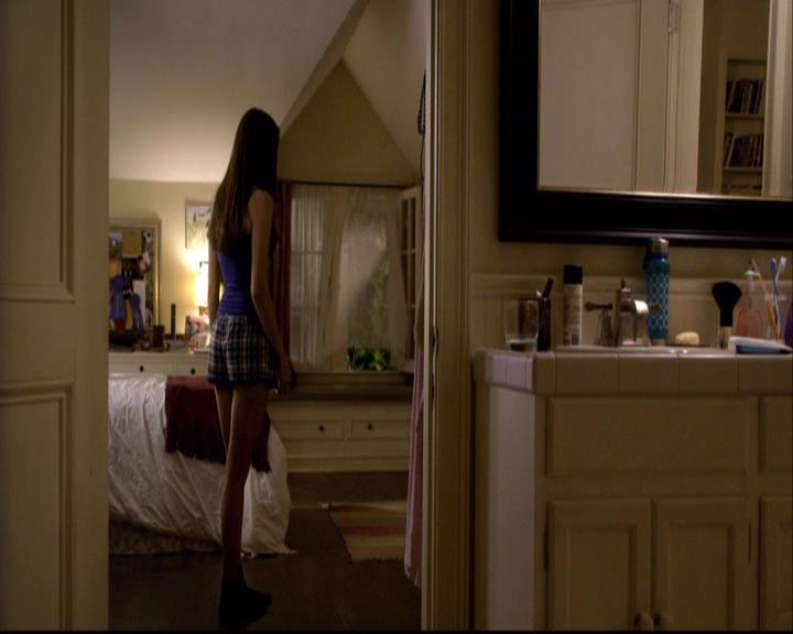 VampireDiariesWorld-dot-org_2x08Rose2224.jpg
