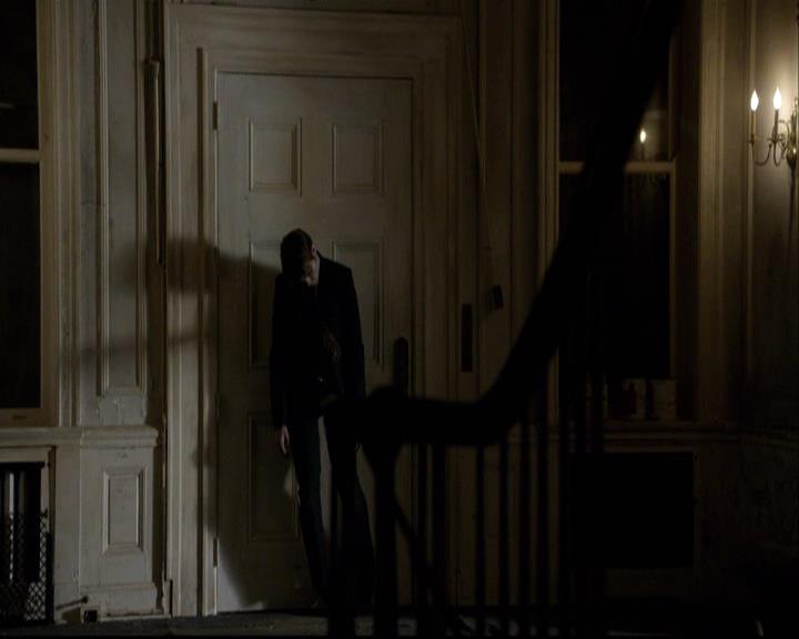 VampireDiariesWorld-dot-org_2x08Rose2252.jpg