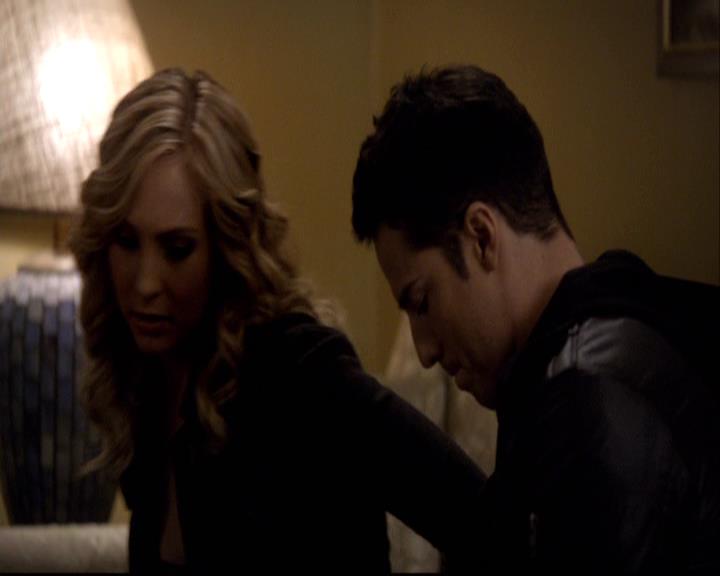 VampireDiariesWorld-dot-org_2x10TheSacrifce1821.jpg VampireDiariesWorld-dot-org_2x10TheSacrifce1821.jpg