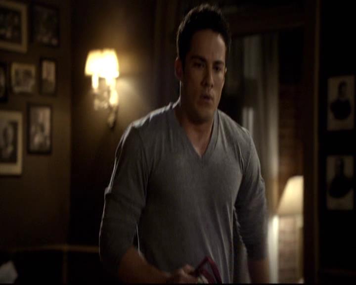 VampireDiariesWorld-dot-org_2x11ByTheLightOfTheMoon0013.jpg