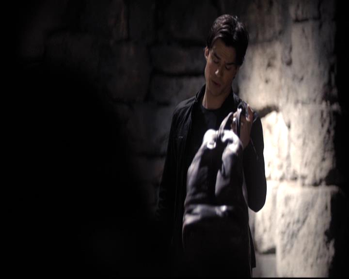 VampireDiariesWorld-dot-org_2x11ByTheLightOfTheMoon0201.jpg