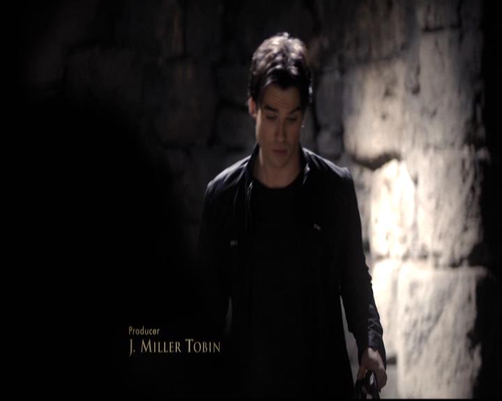 VampireDiariesWorld-dot-org_2x11ByTheLightOfTheMoon0202.jpg