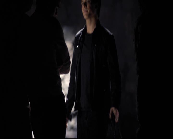 VampireDiariesWorld-dot-org_2x11ByTheLightOfTheMoon0205.jpg