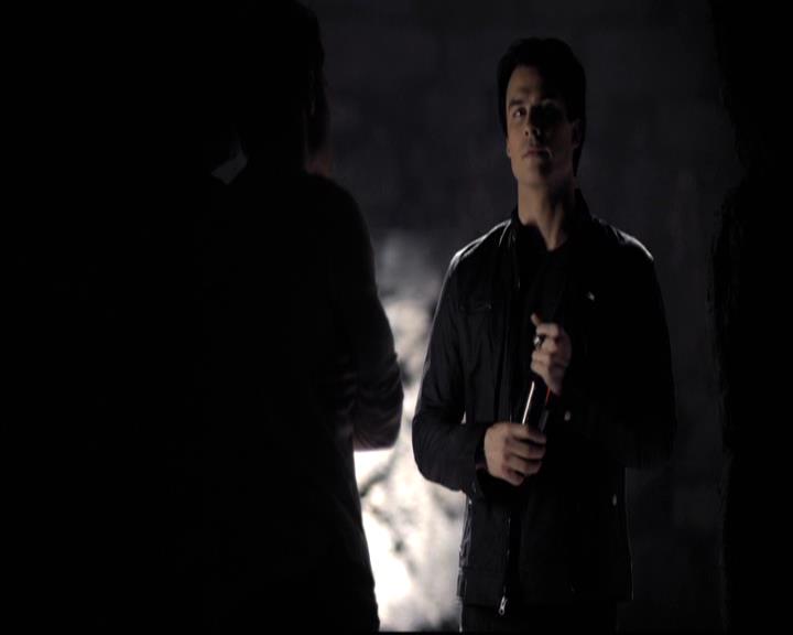 VampireDiariesWorld-dot-org_2x11ByTheLightOfTheMoon0215.jpg