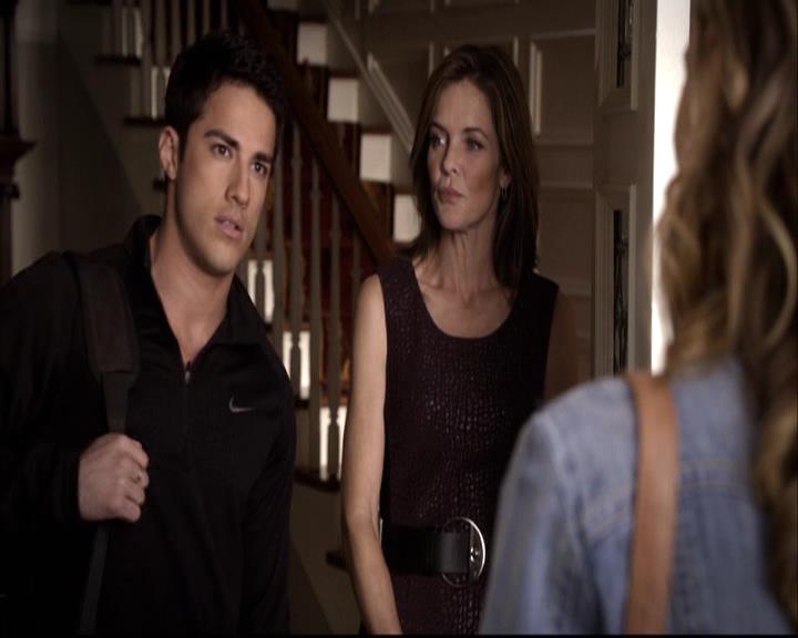 VampireDiariesWorld-dot-org_2x11ByTheLightOfTheMoon0262.jpg