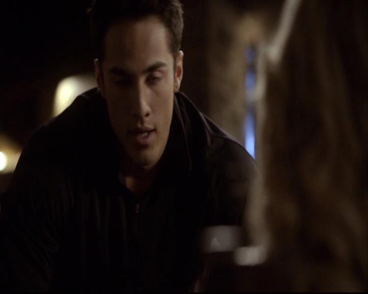 VampireDiariesWorld-dot-org_2x11ByTheLightOfTheMoon0304.jpg