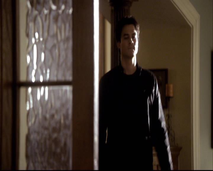 VampireDiariesWorld-dot-org_2x11ByTheLightOfTheMoon0331.jpg