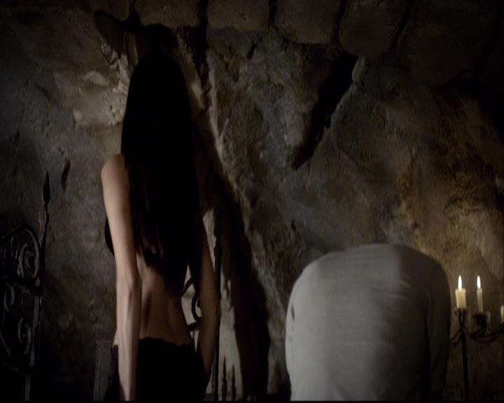 VampireDiariesWorld-dot-org_2x11ByTheLightOfTheMoon0803.jpg