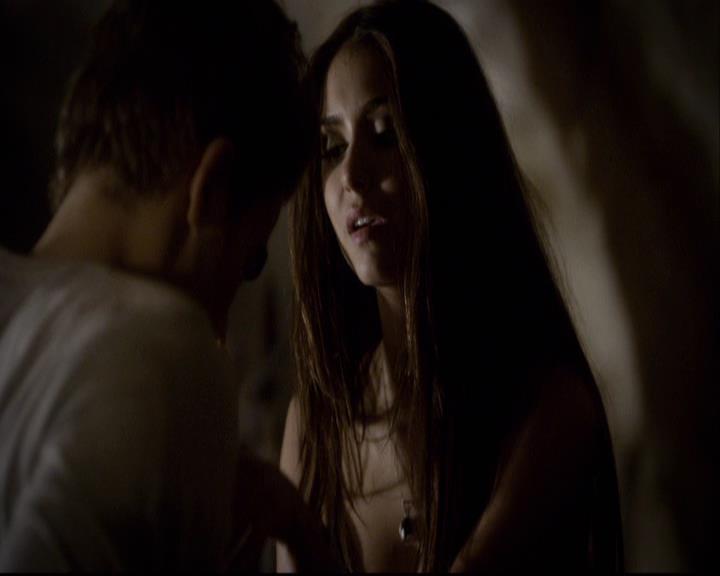 VampireDiariesWorld-dot-org_2x11ByTheLightOfTheMoon0825.jpg