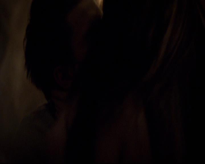 VampireDiariesWorld-dot-org_2x11ByTheLightOfTheMoon0834.jpg