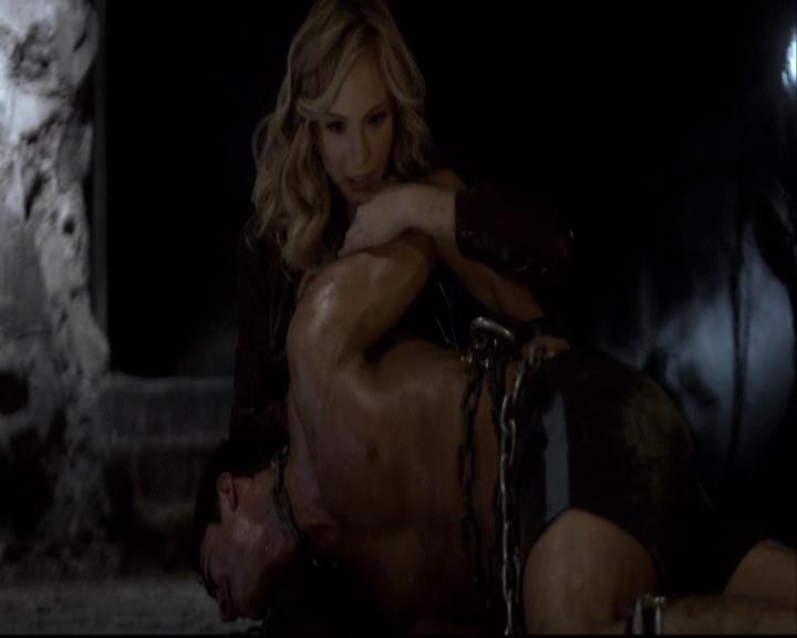 VampireDiariesWorld-dot-org_2x11ByTheLightOfTheMoon1566.jpg