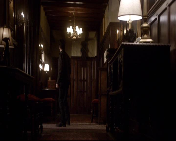 VampireDiariesWorld-dot-org_2x11ByTheLightOfTheMoon1700.jpg