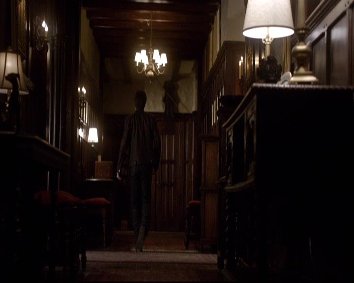 VampireDiariesWorld-dot-org_2x11ByTheLightOfTheMoon1701.jpg