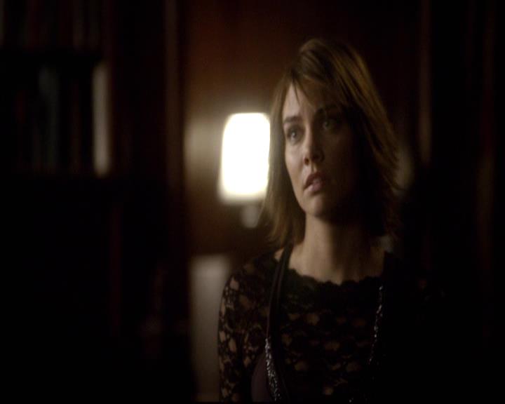 VampireDiariesWorld-dot-org_2x11ByTheLightOfTheMoon1721.jpg