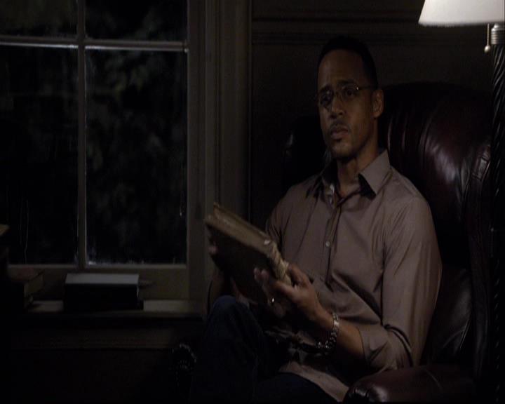 VampireDiariesWorld-dot-org_2x11ByTheLightOfTheMoon1812.jpg