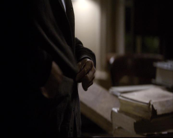 VampireDiariesWorld-dot-org_2x11ByTheLightOfTheMoon1816.jpg