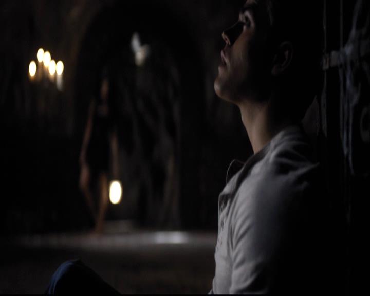 VampireDiariesWorld-dot-org_2x11ByTheLightOfTheMoon1840.jpg