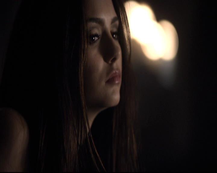 VampireDiariesWorld-dot-org_2x11ByTheLightOfTheMoon1918.jpg