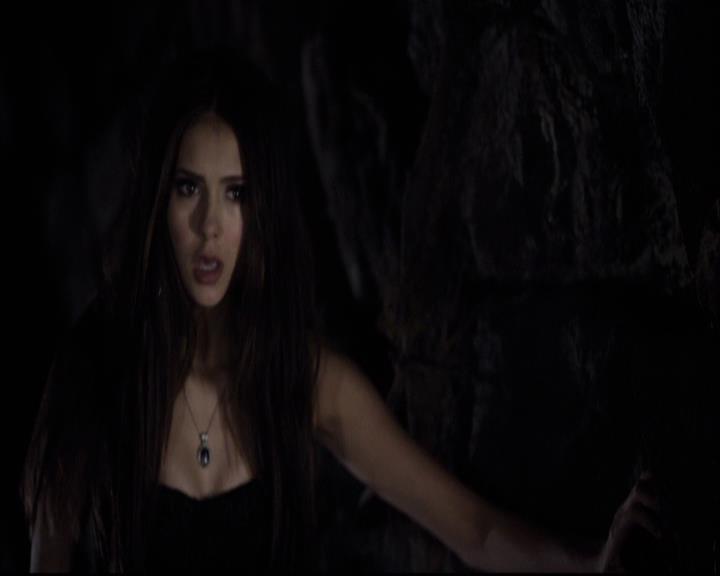 VampireDiariesWorld-dot-org_2x11ByTheLightOfTheMoon1941.jpg
