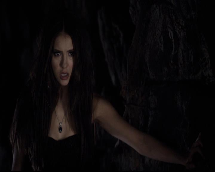 VampireDiariesWorld-dot-org_2x11ByTheLightOfTheMoon1942.jpg