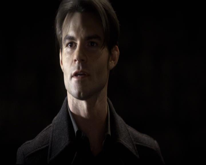 VampireDiariesWorld-dot-org_2x11ByTheLightOfTheMoon1945.jpg