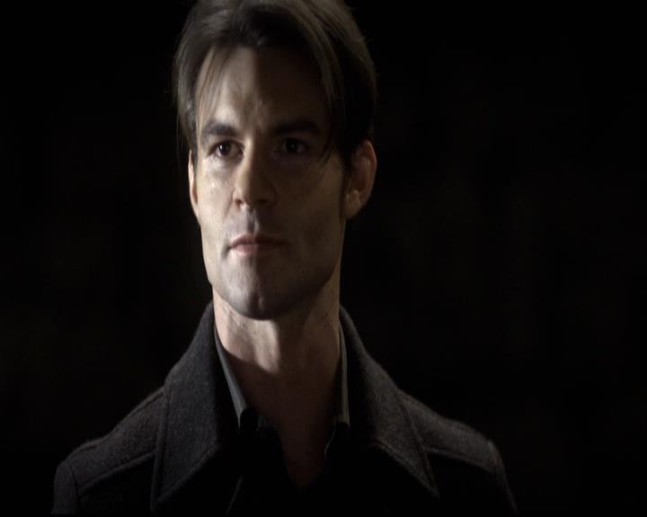 VampireDiariesWorld-dot-org_2x11ByTheLightOfTheMoon1946.jpg