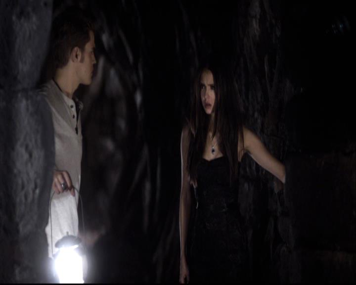 VampireDiariesWorld-dot-org_2x11ByTheLightOfTheMoon1952.jpg