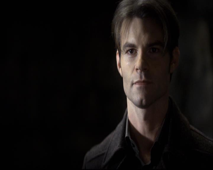 VampireDiariesWorld-dot-org_2x11ByTheLightOfTheMoon1970.jpg