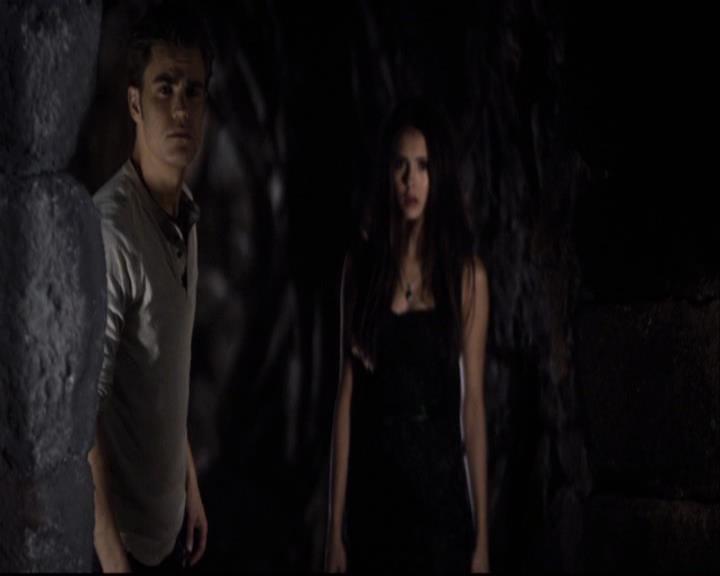 VampireDiariesWorld-dot-org_2x11ByTheLightOfTheMoon1972.jpg