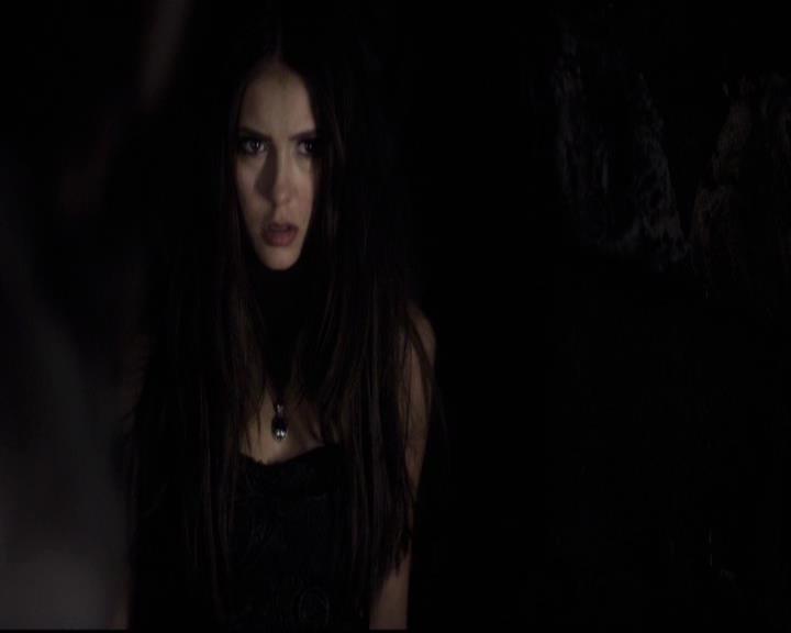 VampireDiariesWorld-dot-org_2x11ByTheLightOfTheMoon1976.jpg