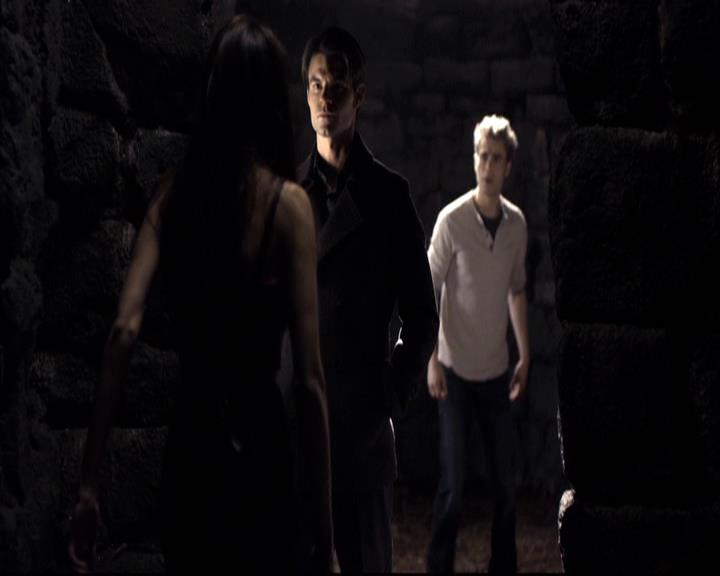 VampireDiariesWorld-dot-org_2x11ByTheLightOfTheMoon1984.jpg