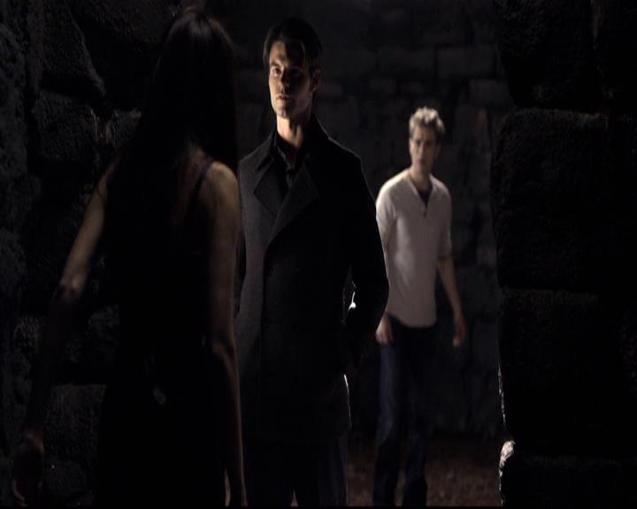 VampireDiariesWorld-dot-org_2x11ByTheLightOfTheMoon1985.jpg