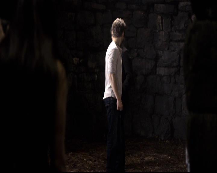 VampireDiariesWorld-dot-org_2x11ByTheLightOfTheMoon2001.jpg