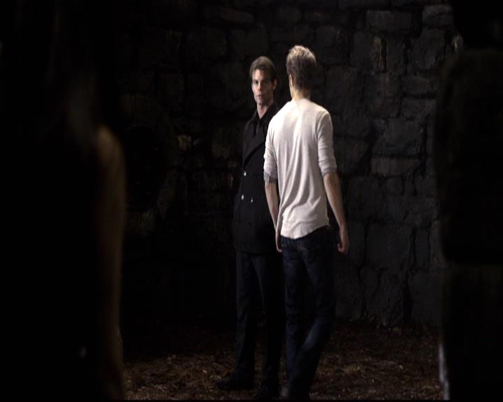 VampireDiariesWorld-dot-org_2x11ByTheLightOfTheMoon2002.jpg
