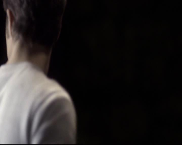 VampireDiariesWorld-dot-org_2x11ByTheLightOfTheMoon2004.jpg