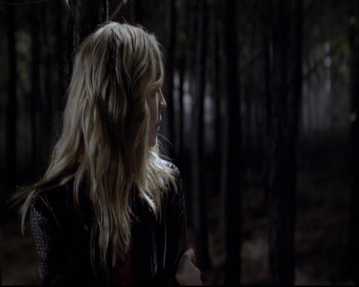 VampireDiariesWorld-dot-org_2x11ByTheLightOfTheMoon2027.jpg